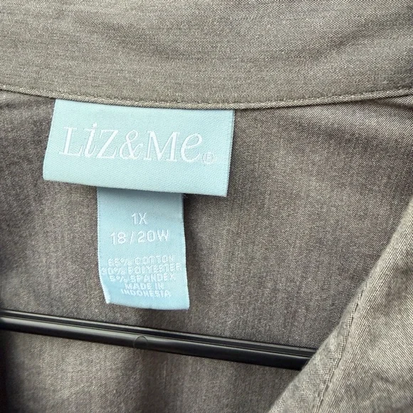 Women's Gray Ruffle-Front Button Jacket - Picture 3 of 4